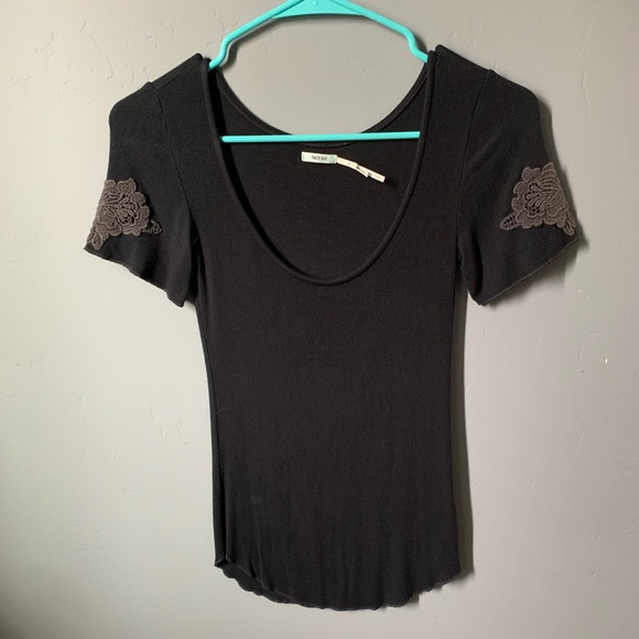 UO Embroidered T-Shirt - Picture 1 of 4